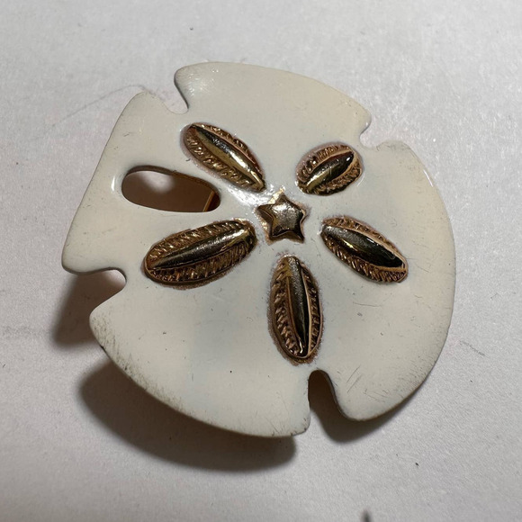Vintage Direction One Goldtone and White Enamel Sand Dollar Brooch 1.25" - Picture 2 of 6